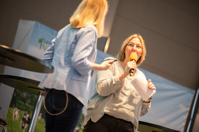 Moderatorin Janina Tiedemann mit LWK-Vizepr&auml;sidentin Dagmar Heyens