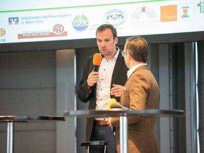 Hermann Hofschulte (AG Agrar Volks- und Raiffeisenbanken Weser-Ems) und Christian Pohl (Rentenbank) beim Sponsorentalk