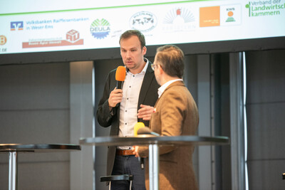 Hermann Hofschulte (AG Agrar Volks- und Raiffeisenbanken Weser-Ems) und Christian Pohl (Rentenbank) beim Sponsorentalk