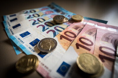 Euro-Geldscheine und -M&uuml;nzen