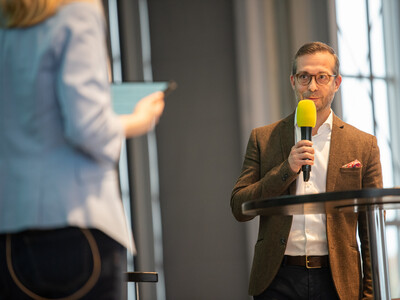 Moderatorin Janina Tiedemann mit Christian Pohl (Rentenbank) beim Sponsorentalk